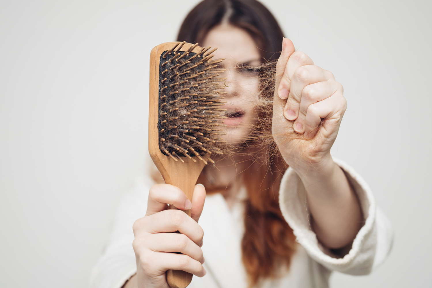Как избежать попадания волос